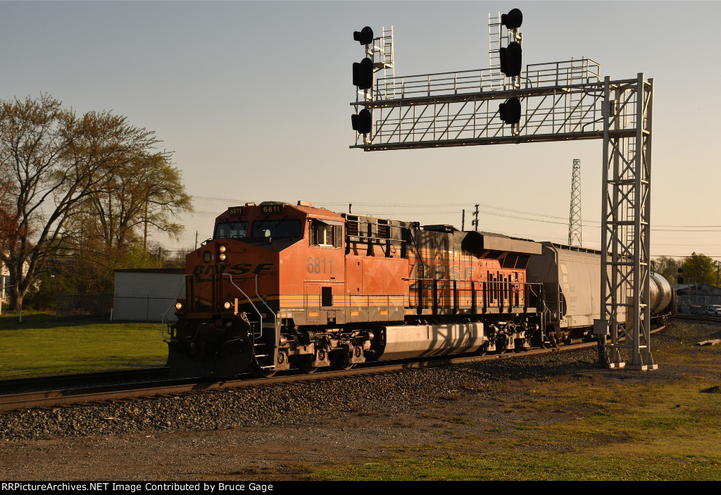 BNSF 6811